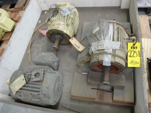 LOT (3) MOTORS, ELECTRIC TYPE, 7 HORSEPOWER, 460VAC 3 PHASE 60HZ ELEC RATING, 1150/1170 RPM, 210TCZ FRAME, 5-6.7 AMPS, CONTINUOUS DUTY,1.0 SERVICE FACTOR, 1-1/4"DIA SHAFT. 3HP @ 1170/4.7 HP @1150 RPM INSULATION CLASS 'H' TYPE 'RH', NEMA DESIGN 'B' LOCKED ROTOR CODE 'J', FACE MOUNTED, PART # 2YF882828A1 (W-44) LOADING & HANDLING FEE $15-